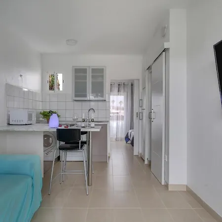 Charming Apartment: Pool-side Retreat * Tias