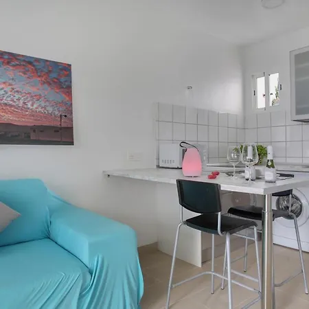 Charming In With Shared Pool - 50 M² Apartment *